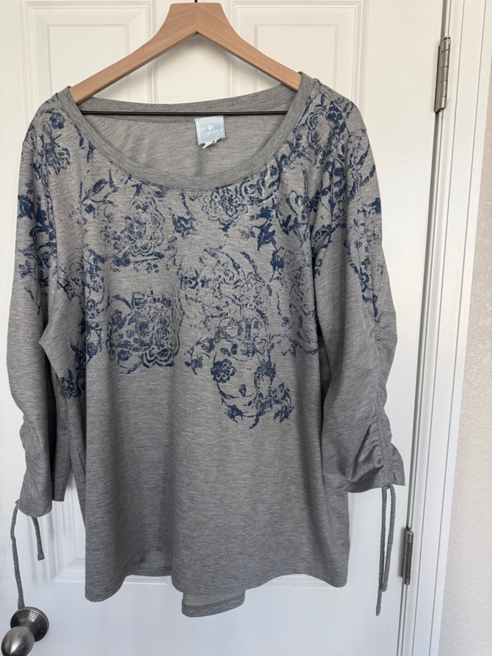 Sunday Gray & Blue Floral Print Top – Women’s 3X Oversized Boho Tunic